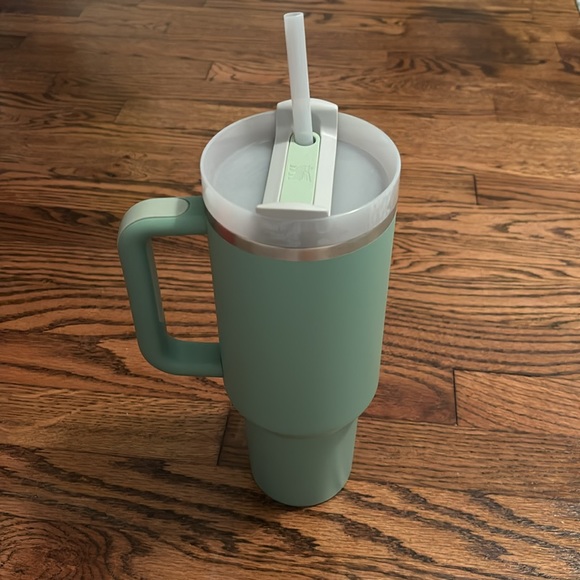 Green Stanley Cup - Picture 2 of 4